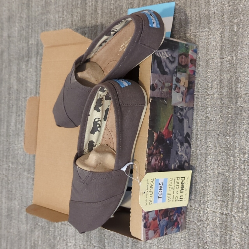 Toms Classic Slipon Shoes Ash Canvas Size 7.5 New In Box